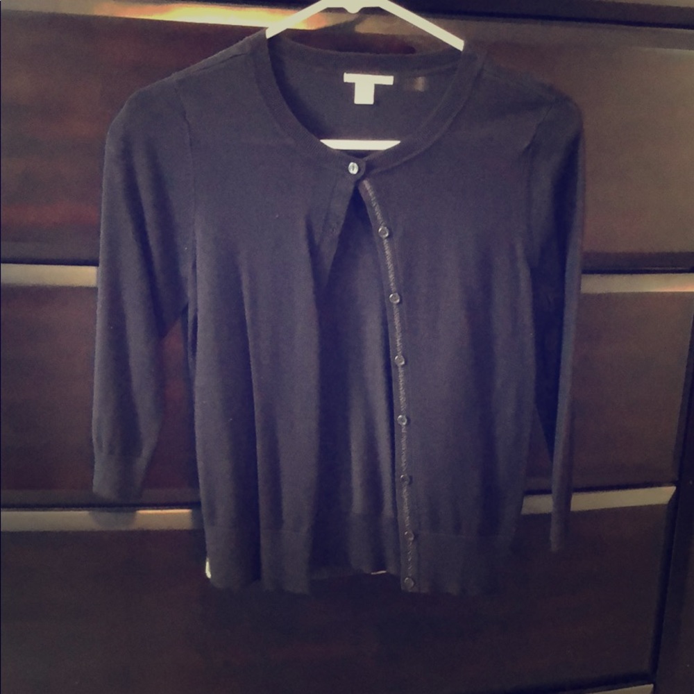 Black three-quarter sleeve button up